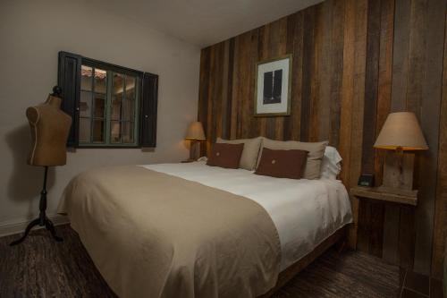 Tempat tidur dalam kamar di Hotel Boutique El Palomar