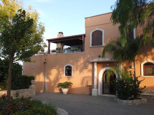 a house with a balcony on the side of it at Villa Musica in Sannicola