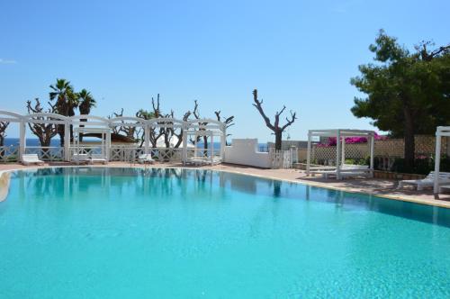 Swimmingpoolen hos eller tæt på Hotel Residence La Corvetta
