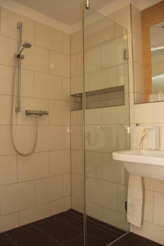 a bathroom with a shower and a sink at Gasthaus Wiemann-Sander in Bad Iburg