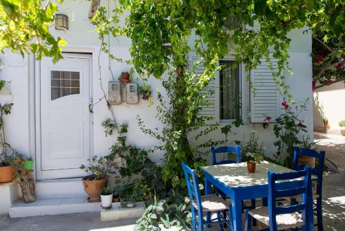 Afbeelding uit fotogalerij van Katerina Rooms & Studios in Palekastron