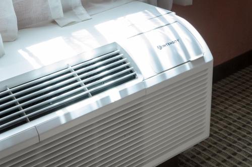 a white air conditioner sitting on the floor at Hotel San Francisco Leon in León