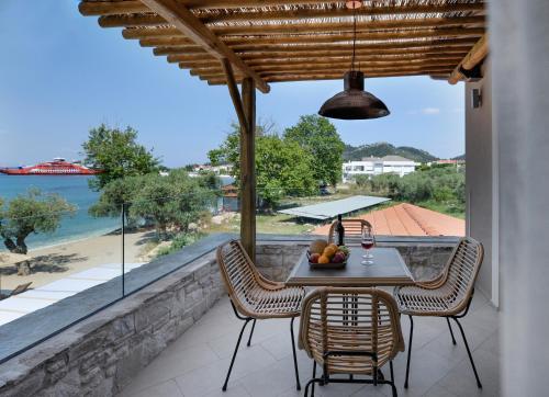 Gallery image of By the sea luxury suites in Limenas