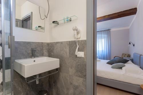 Santo Spirito Venti - Design Rooms in Florence near Ponte Vecchio & Palazzo Pitti