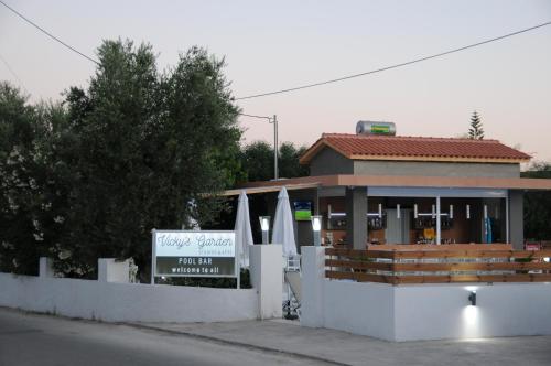 Gallery image of Vicky's Garden in Kalamaki