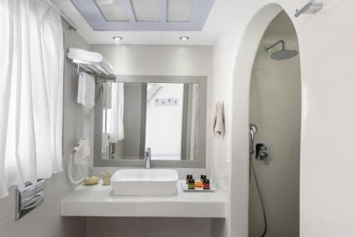 Ένα μπάνιο στο Antoperla Luxury Hotel & Spa