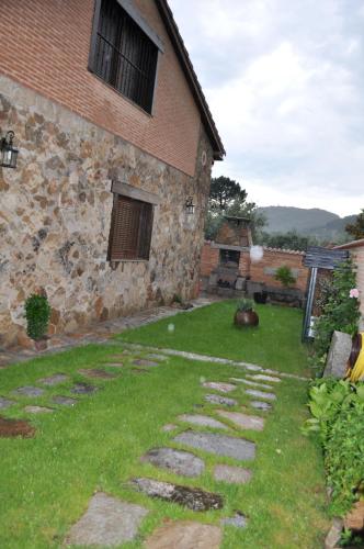 Taman di luar Casa Los 5 Caños