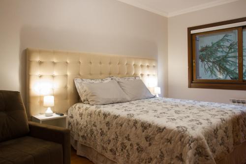 Tempat tidur dalam kamar di Apartamento Centro Gramado