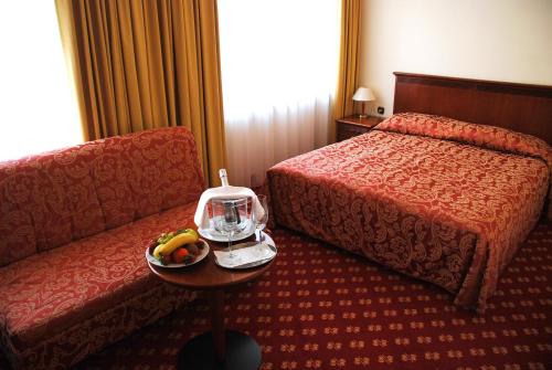 Postel nebo postele na pokoji v ubytování Hotel Zvezda