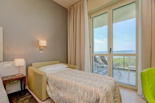 Ένα ή περισσότερα κρεβάτια σε δωμάτιο στο Hotel Miramar