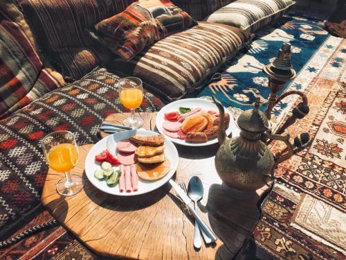 Makanan di atau berdekatan hotel