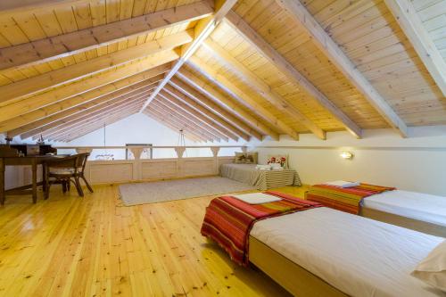 En eller flere senge i et værelse på The Vegghera House