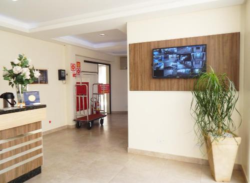 A television and/or entertainment centre at Master Gold Hotel Express
