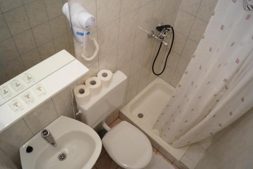 Gallery image of Studio Apartments Marija with private parking in Makarska
