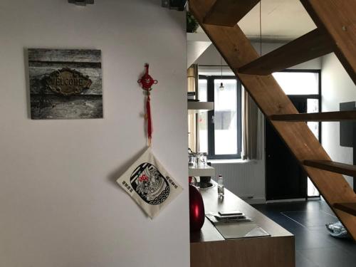 Una cocina o cocineta en Modern cozy studio with backyard