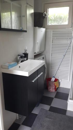 Chalet 36 tesisinde bir banyo