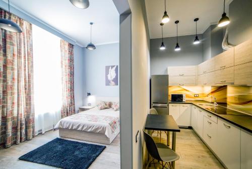 Postel nebo postele na pokoji v ubytování Aparthotel on Rynok Square