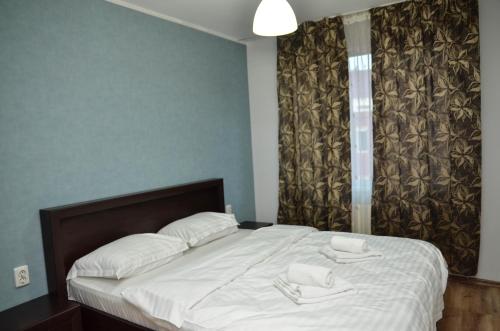 Łóżko lub łóżka w pokoju w obiekcie Cozy Apartments - Iasi