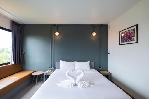 Postel nebo postele na pokoji v ubytování S.22 Hotel Suratthani