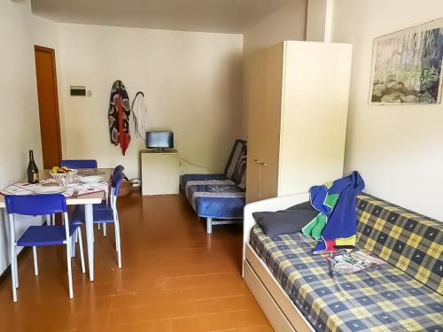 a living room with a couch and a table and chairs at Condominio Simma 2 in Bibione