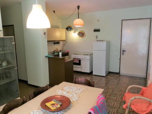 Η κουζίνα ή μικρή κουζίνα στο Condominio Alice