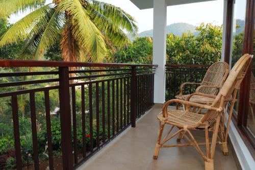 Ein Balkon oder eine Terrasse in der Unterkunft Coffee and Pepper Plantation Homestay