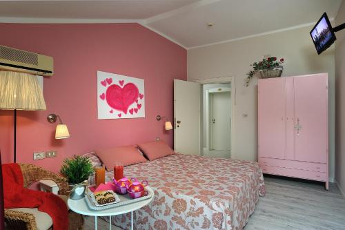 A bed or beds in a room at Hotel Roma