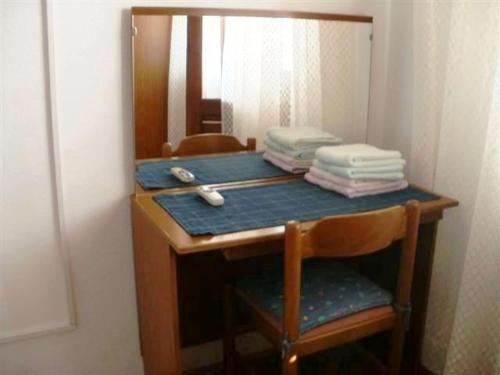 Katil atau katil-katil dalam bilik di Jelsa Apartments