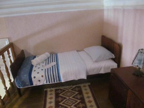 Postel nebo postele na pokoji v ubytování Grandma`s Hotel