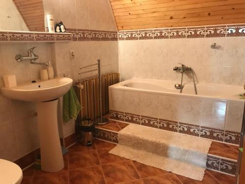 A bathroom at Na Markówce