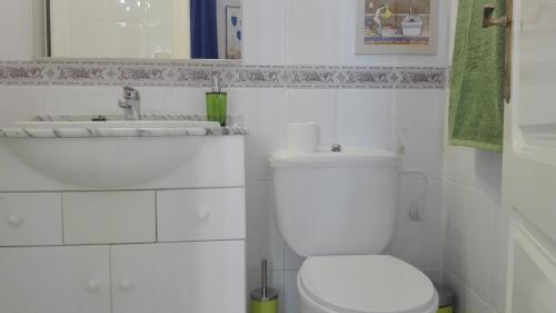 A bathroom at Apartamentos Oscar