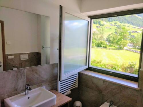 Koupelna v ubytování Gasthof Kreuzwirt