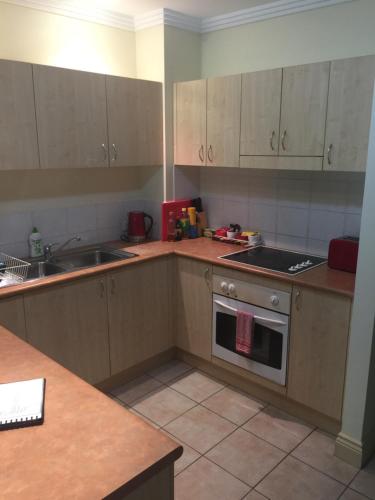 A kitchen or kitchenette at Cairns Golf Course Apartment