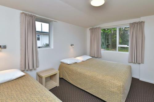 Postel nebo postele na pokoji v ubytování Wayside Motel