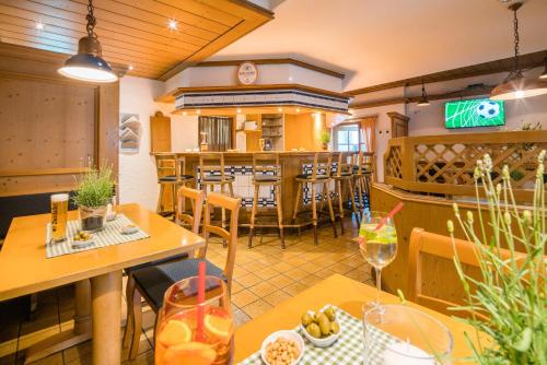 a restaurant with tables and chairs and a bar at Best Western Plus Hotel Am Schlossberg in Nürtingen