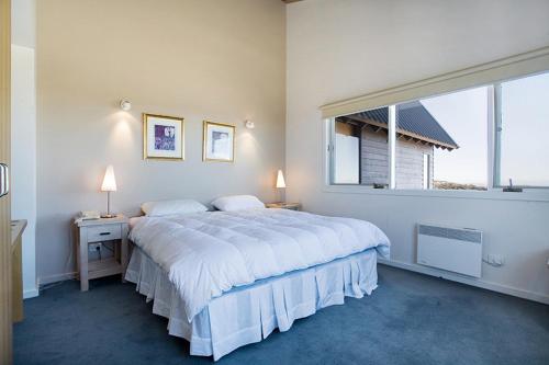 Кровать или кровати в номере White Crystal Apartments