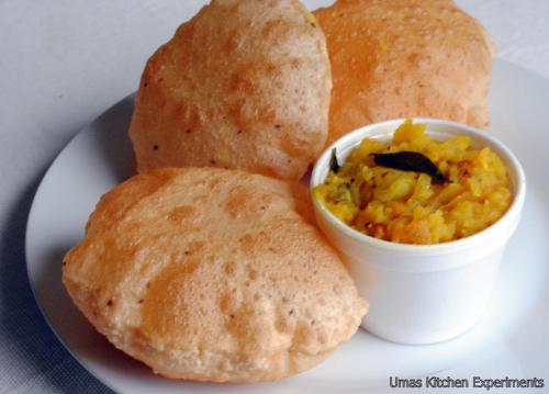 a plate with two pieces of bread and a bowl of salsa at Wind chimes in Auroville