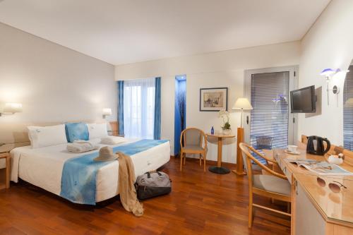 Postel nebo postele na pokoji v ubytování Tropical Hotel