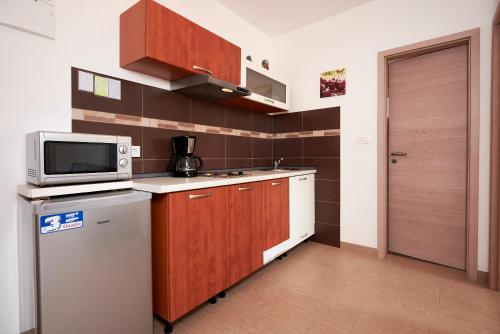 Η κουζίνα ή μικρή κουζίνα στο Apartmani B&B