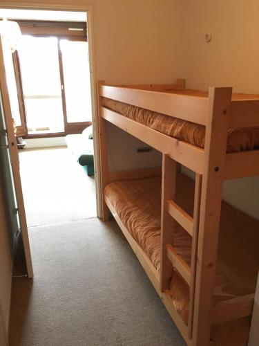 a bunk bed room with two bunk beds in it at Studio 6 personnes, Les Fontettes 2, La Joue du loup in La Joue du Loup