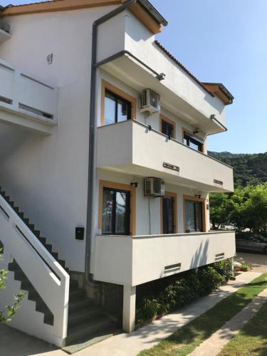 Apartments Lena