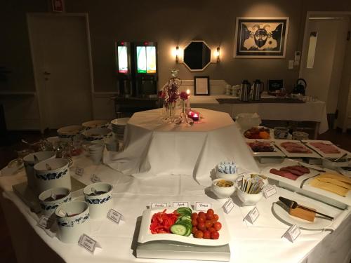 Makanan di atau berdekatan hotel
