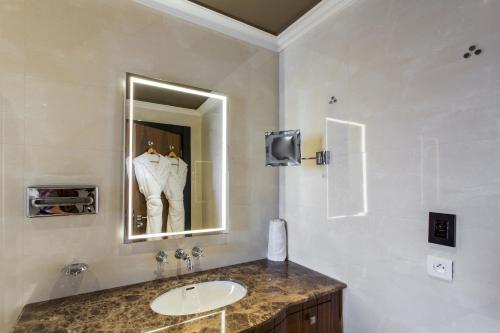 a bathroom with a sink and a mirror at Château Roslane Boutique hôtel & Spa in Meknès