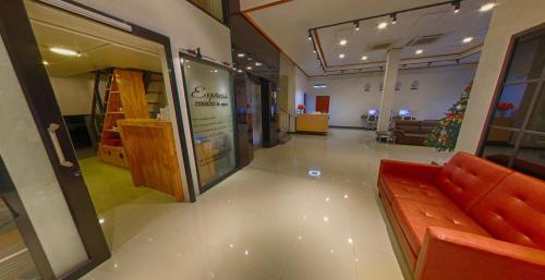 The lobby or reception area at Express Hostel