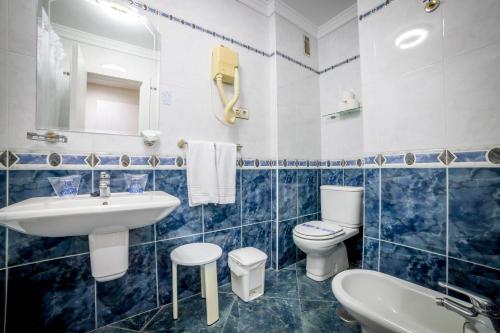 Ванная комната в Hotel Villa de Laredo