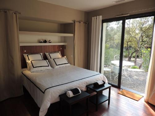 Postel nebo postele na pokoji v ubytování La Villa Kallisté