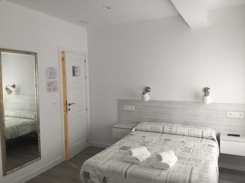 Ένα ή περισσότερα κρεβάτια σε δωμάτιο στο Hostal Lar