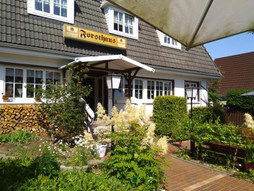 Taman di luar Hotel Forsthaus Sellin