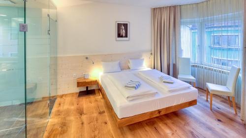 Ein Bett oder Betten in einem Zimmer der Unterkunft Hotel Hinteregger