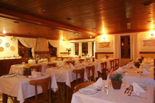 Restoran atau tempat lain untuk makan di Esquilo Hotel